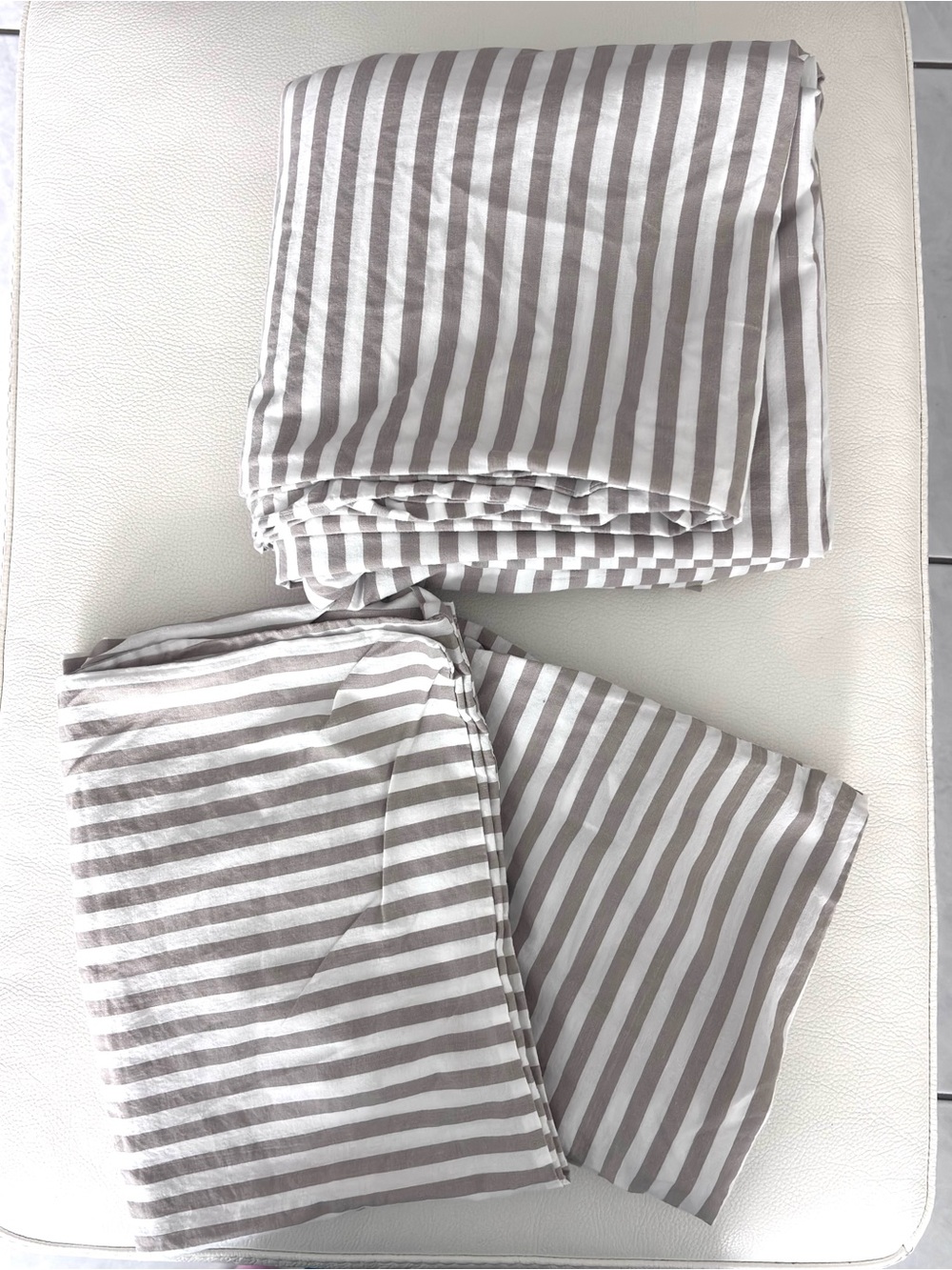 H&M 100% STRIPED QUEEN DUVET COVER SET in white/light grey